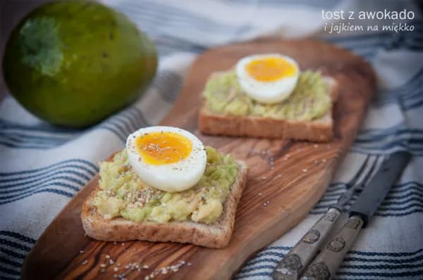 Ile kalorii ma awokado z jajkiem: rzeczywista wartość kaloryczna potrawy