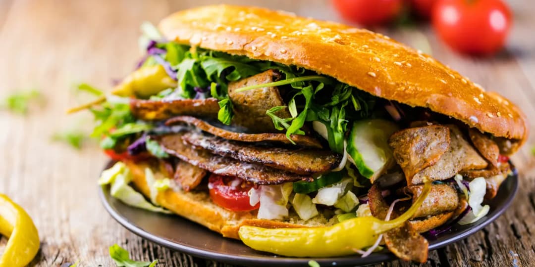 Ile kalorii ma kebab box? Poznaj prawdziwą wartość kaloryczną posiłku