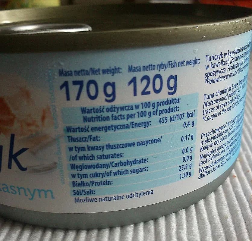 Ile kalorii ma tuńczyk w sosie własnym? Poznaj dokładne wartości odżywcze