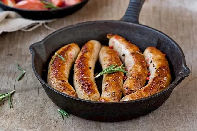 Ile kalorii ma kiełbasa? Poznaj wartości wszystkich popularnych rodzajów